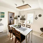 Vintage-wohnung Mit Wintergarten *